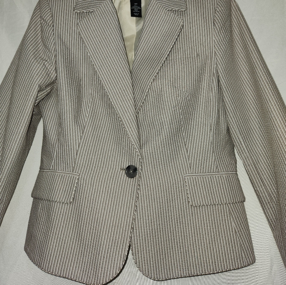 Petite Sophisticate single button taupe/white jacket, Size 8P